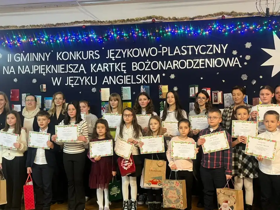 Uczniowie rywalizowali w konkursie na najpiękniejszą kartkę świąteczną
