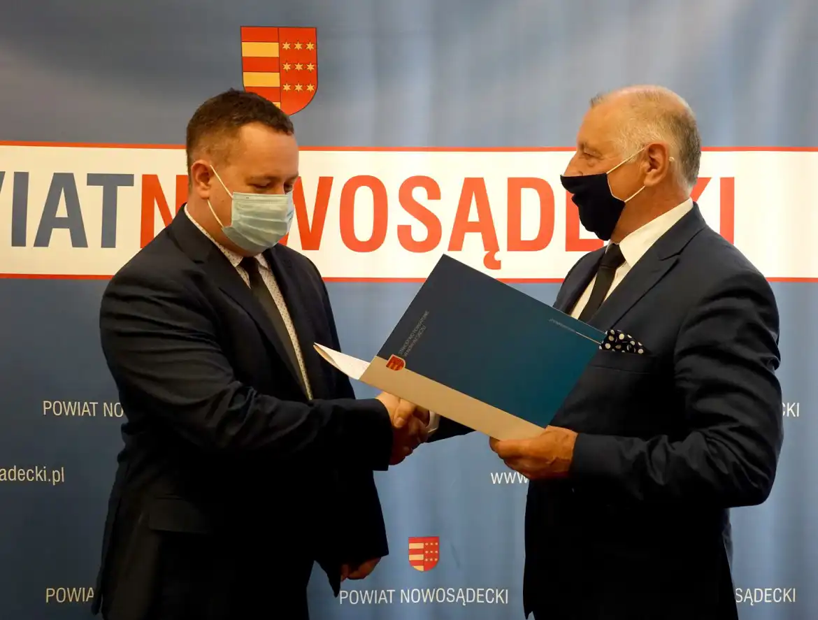 Nowi dyrektorzy szkół prowadzonych przez powiat nowosądecki