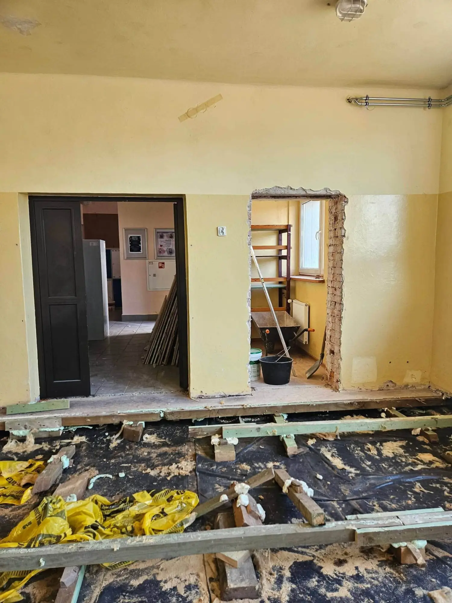 Trwa remont szkoły w Brzeznej-Litaczu. Zmienia się sala gimnastyczna i szatnie