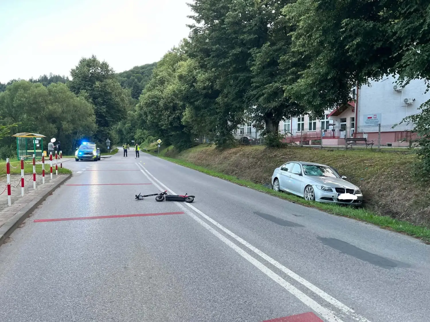 Wypadek w Uściu Gorlickim. Samochód potrącił dziecko jadące na hulajnodze