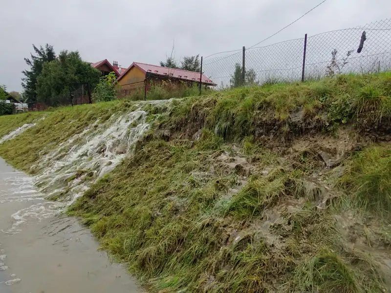 Sądecczyzna: Strażacy walczą ze skutkami intensywnych opadów deszczu