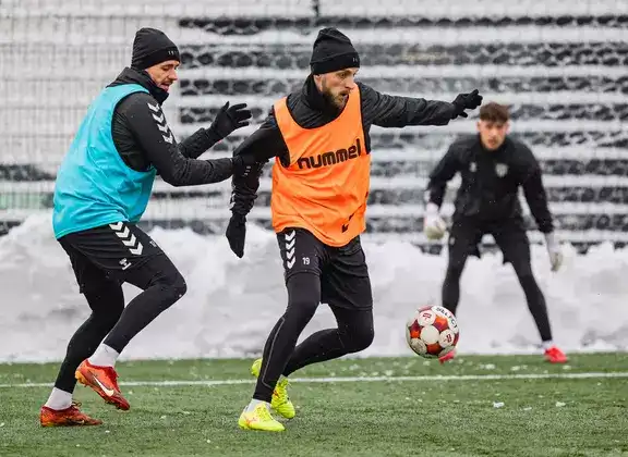 Intensywna zima biało czarnych. Sandecja ogłosiła plan sparingów