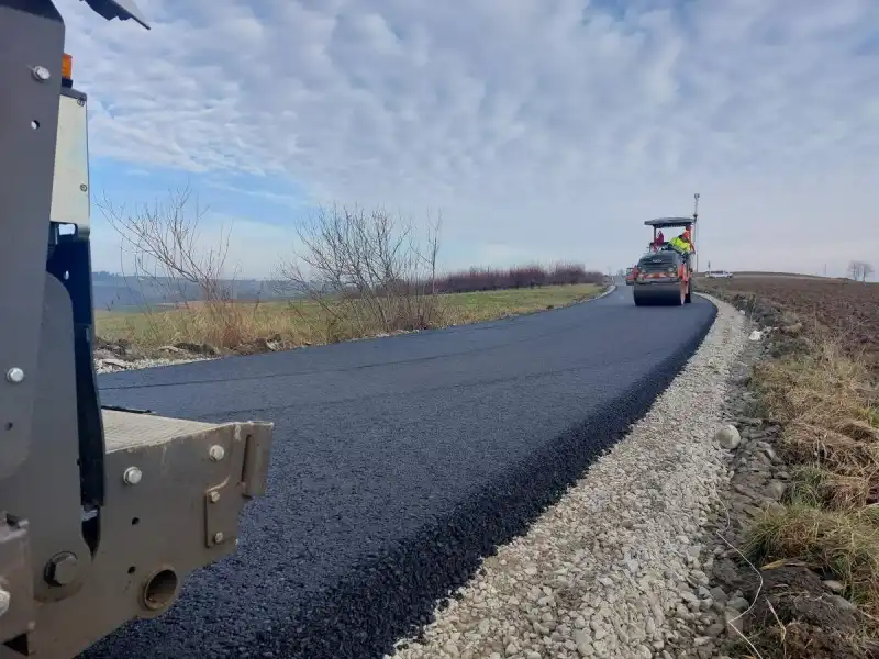 Ekspresowe tempo prac przy odbudowie jednej z dróg w gminie Korzenna