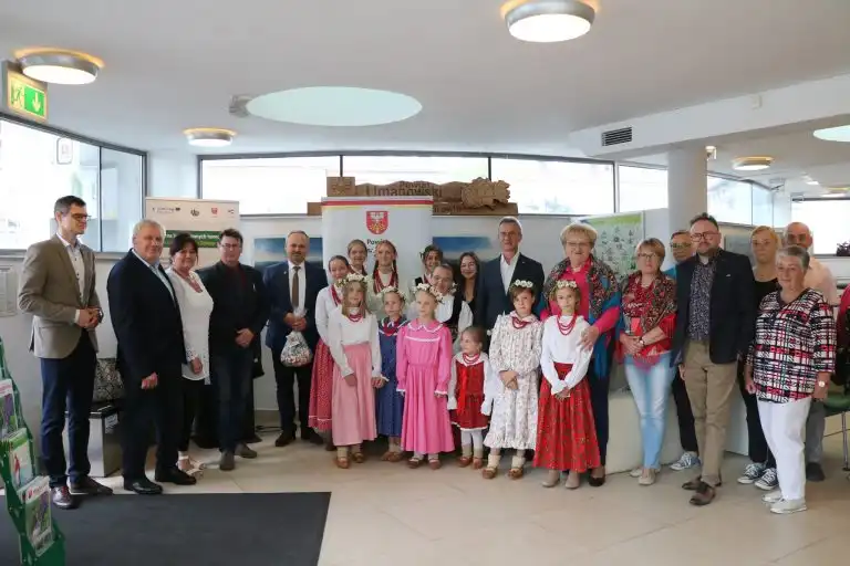 Wędrowali „Śladami Bohaterów” – wernisaż wystawy poprojektowej w PCIT w Limanowej