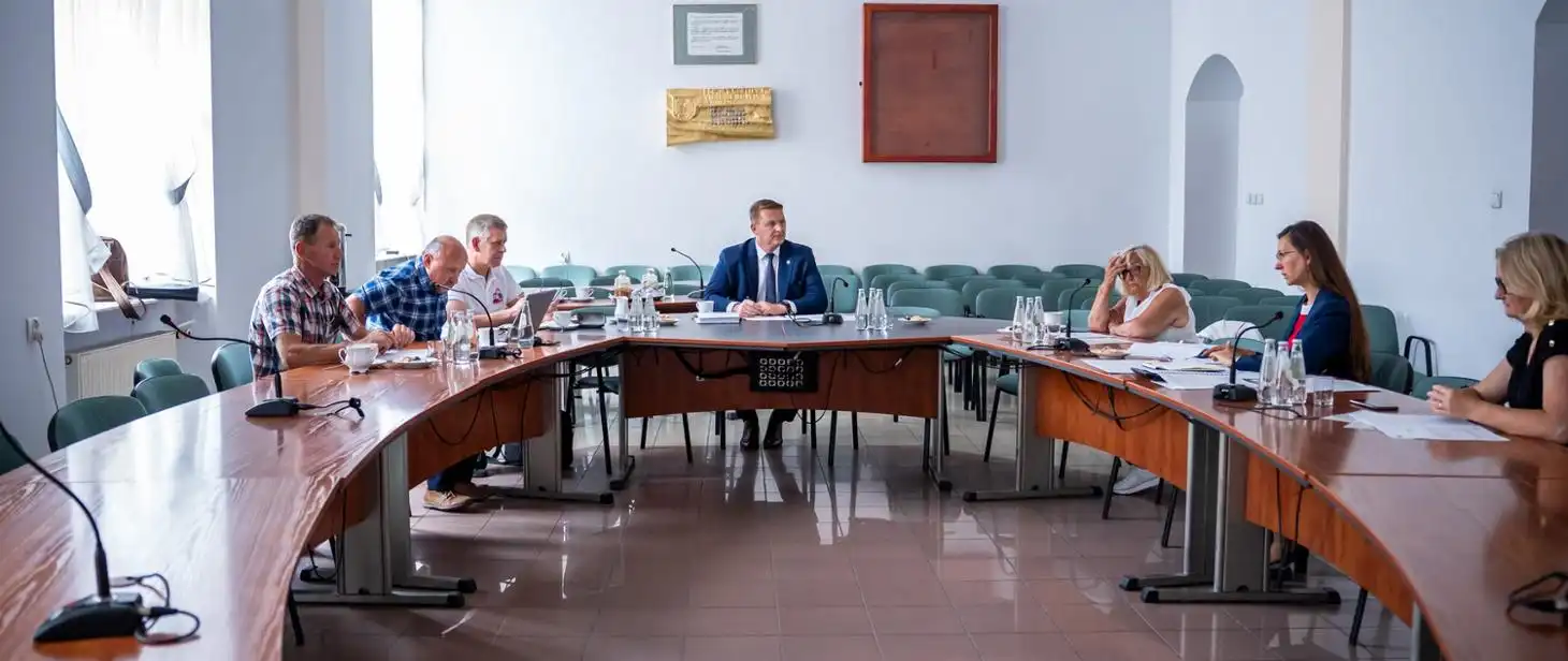 Nowe przepisy i plany wsparcia dla bezrobotnych. Obrady Powiatowej Rady Rynku Pracy w Gorlicach