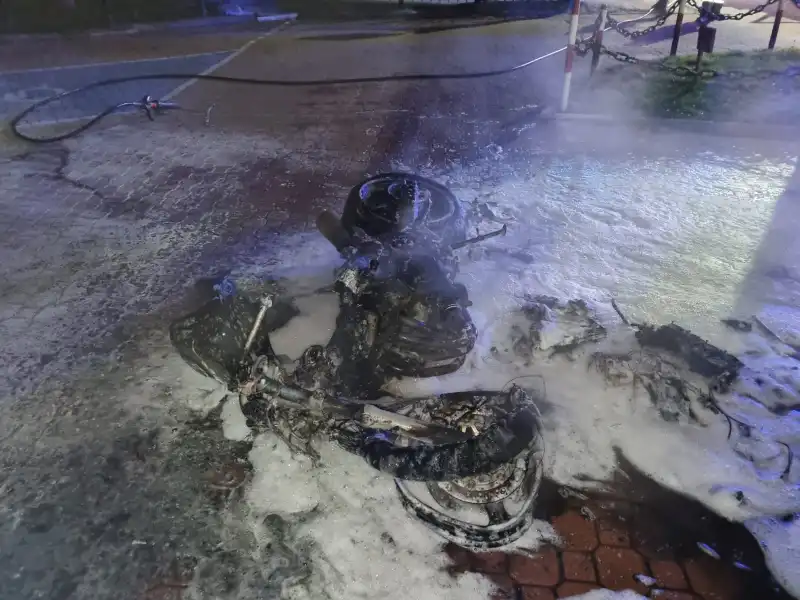 Pożar w Krynicy-Zdroju na ul. Kraszewskiego. Płonął motocykl
