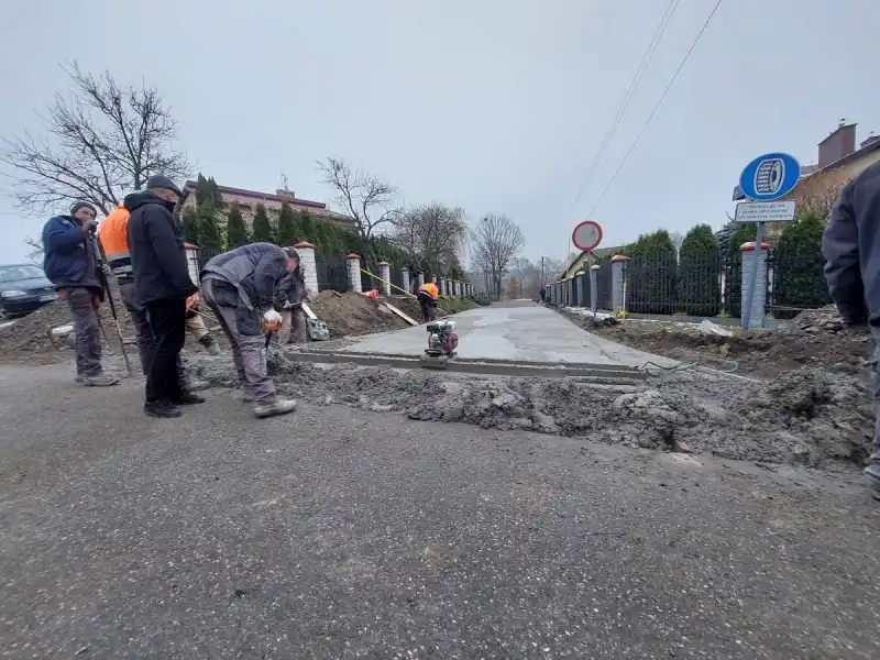 Nawierzchnia drogi Mogilskie Cisy gotowa