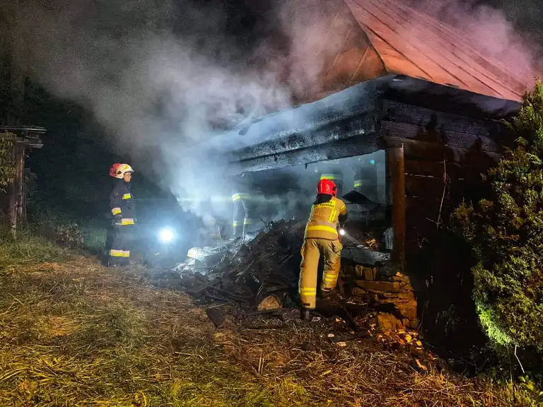 Pożar w Moszczenicy Niżnej. Płonął drewniany spichlerz