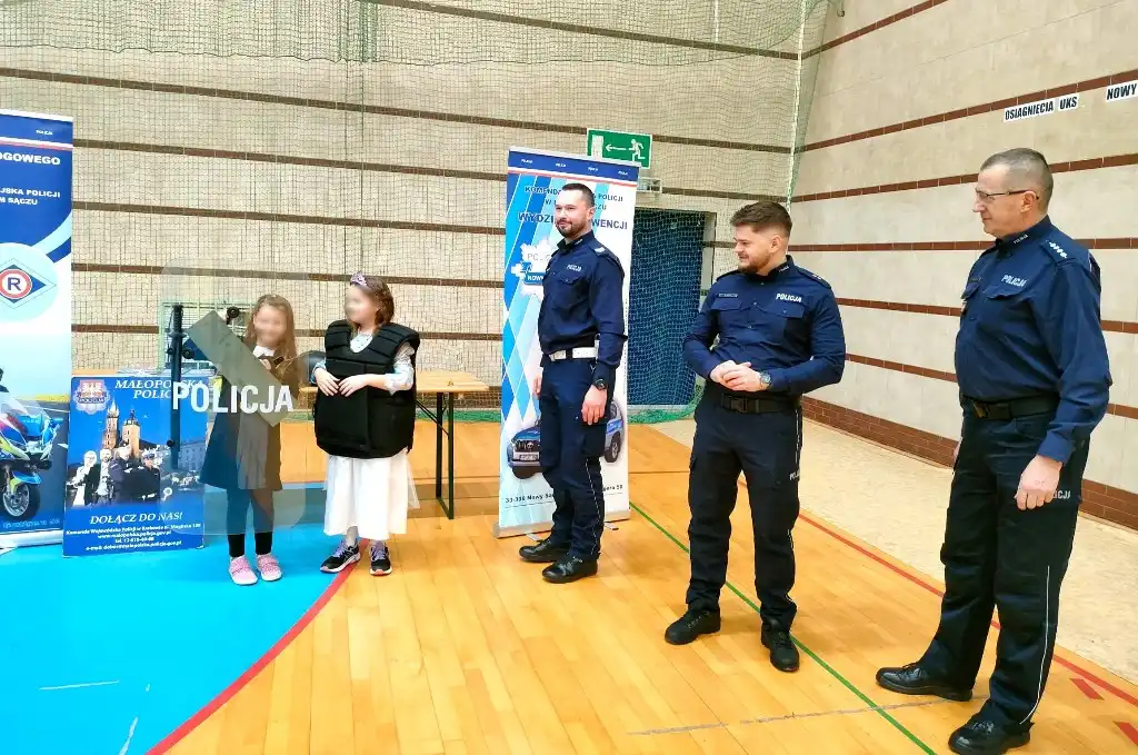 XXIII Karnawał Dzieci w Nowym Sączu. Zabawie towarzyszyła edukacja o bezpieczeństwie