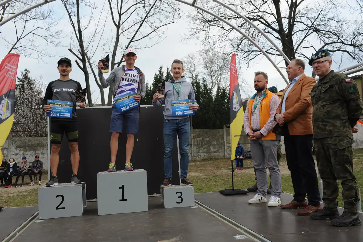 Gorlicki policjant na podium VIII Mistrzostw Polski Policji w Półmaratonie Ślężańskim