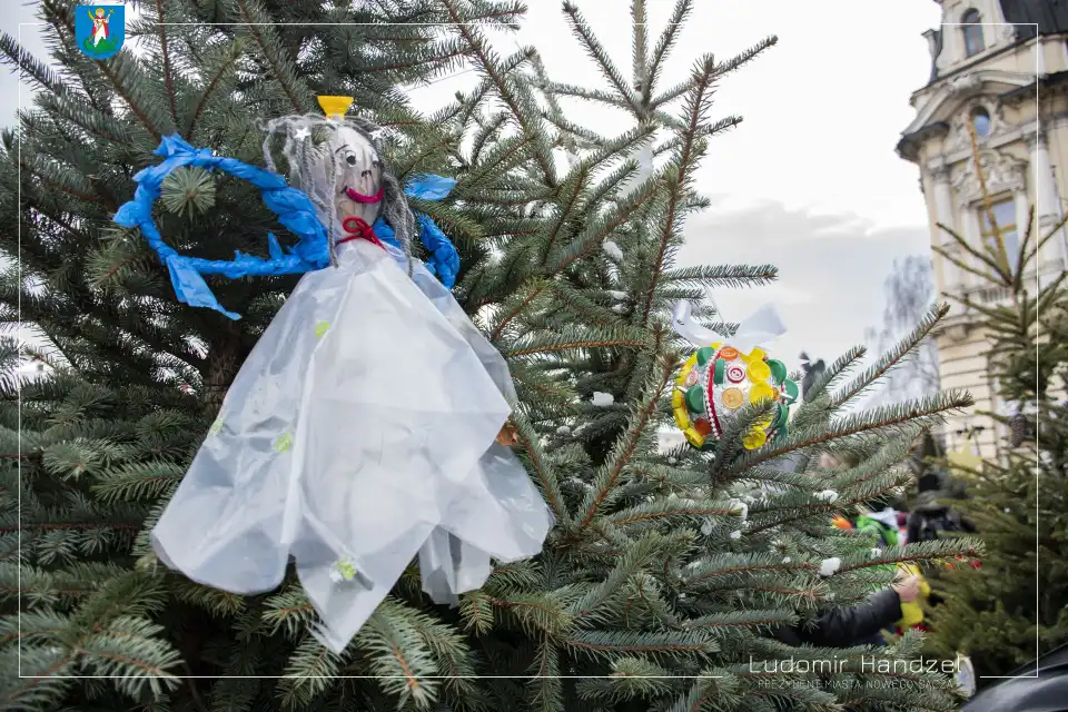 Na płycie nowosądeckiego rynku zrobiło się świątecznie