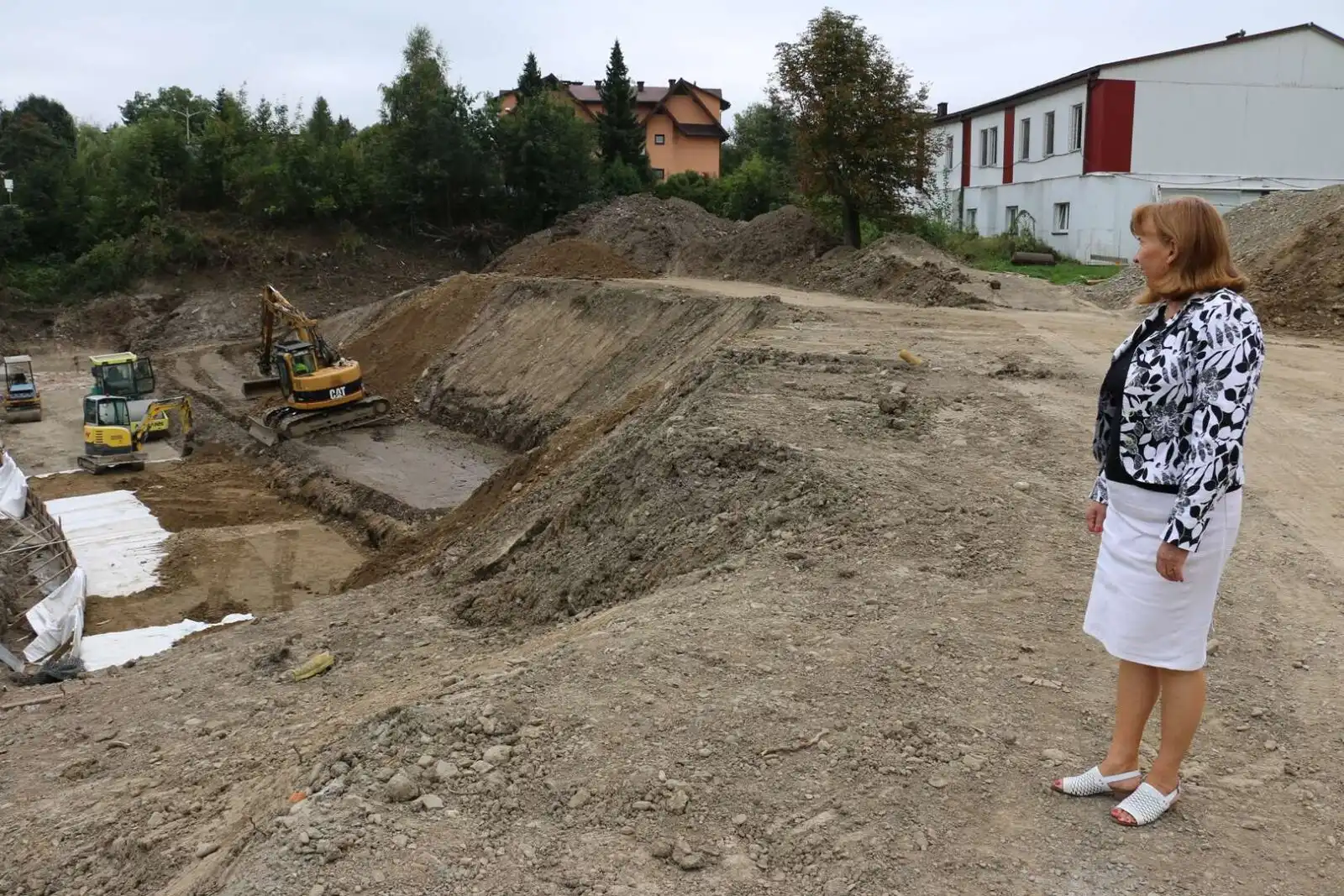 Limanowa inwestuje w infrastrukturę. Trwa modernizacja dróg i budowa nowego mostu