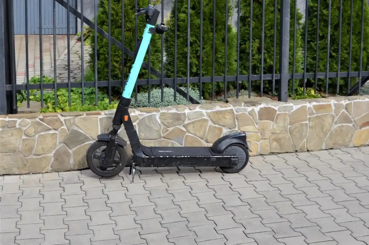 Nowy Sącz: Jazdę po alkoholu hulajnogą elektryczną zakończył w szpitalu