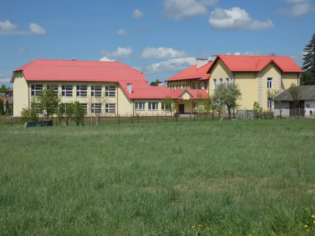 Ponad 2,3 mln zł na modernizację szkół w Gminie Lipinki. Inwestycja w energooszczędność i dostępność