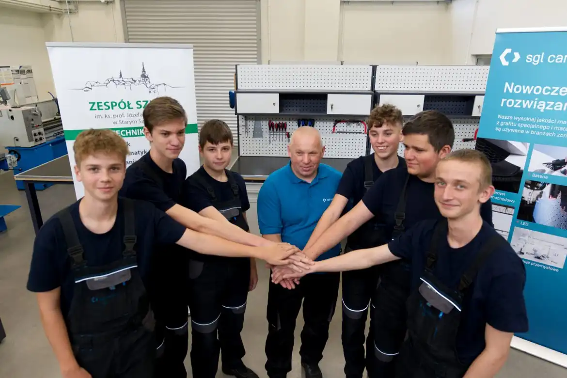 ZS w Starym Sączu: uczniowie mają praktykę w międzynarodowej firmie i jeszcze na tym zarabiają