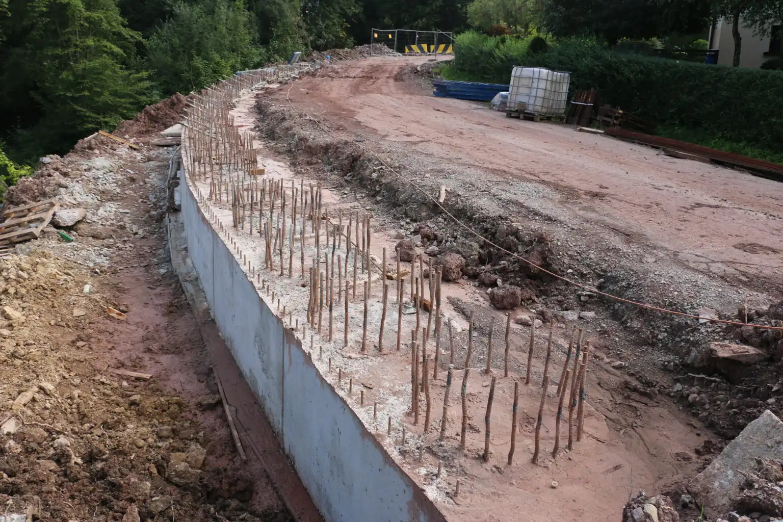 Limanowa: Postępują prace nad stabilizacją osuwiska przy ul. Paderewskiego
