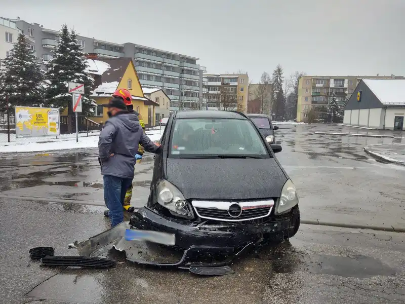 Nowy Sącz: Kraksa na ul. Lwowskiej. Jedna osoba trafiła do szpitala