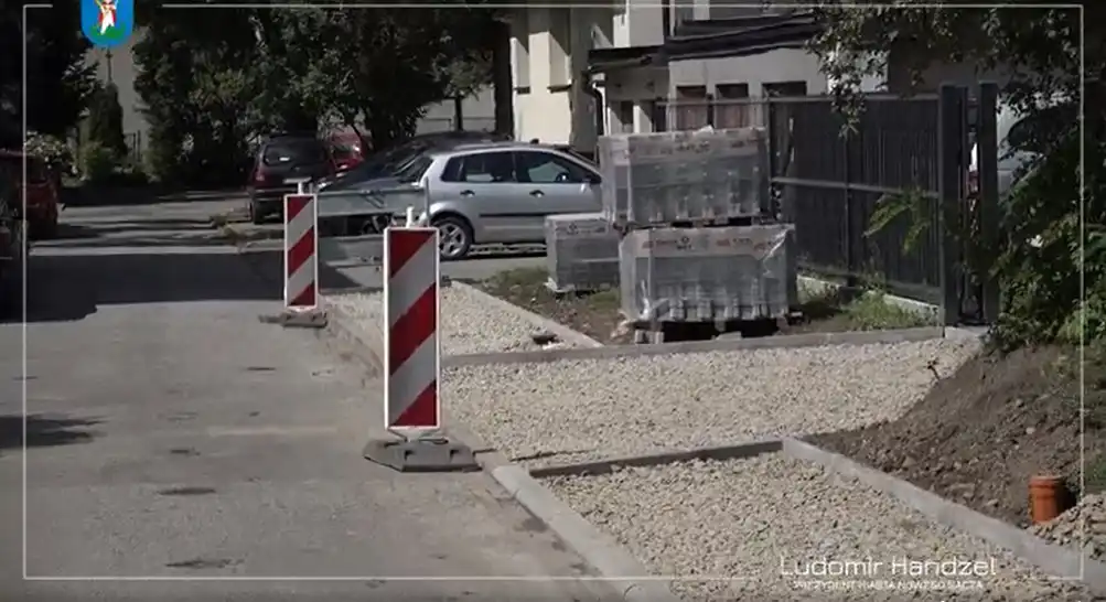 Nowy Sącz: Trwa remont chodnika przy ul. Czarnieckiego