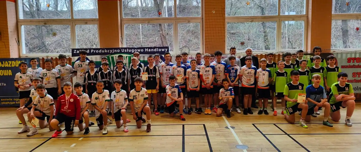 Powiatowe Igrzyska Dzieci w Piłce Ręcznej Chłopców. Sportowe emocje w Libuszy