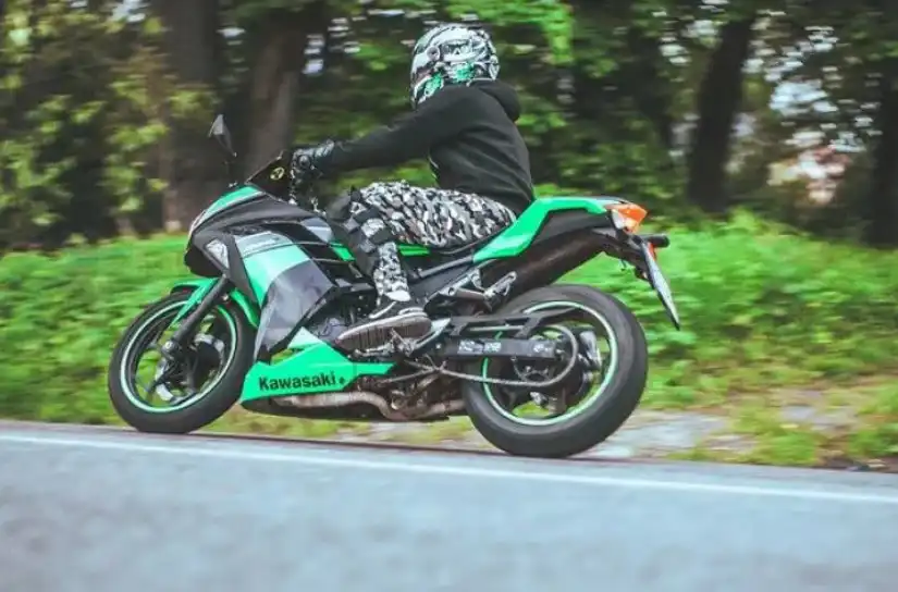 Pościg za pijanym motocyklistą w Nawojowej. Uciekał do lasu. Miał sporo na sumieniu