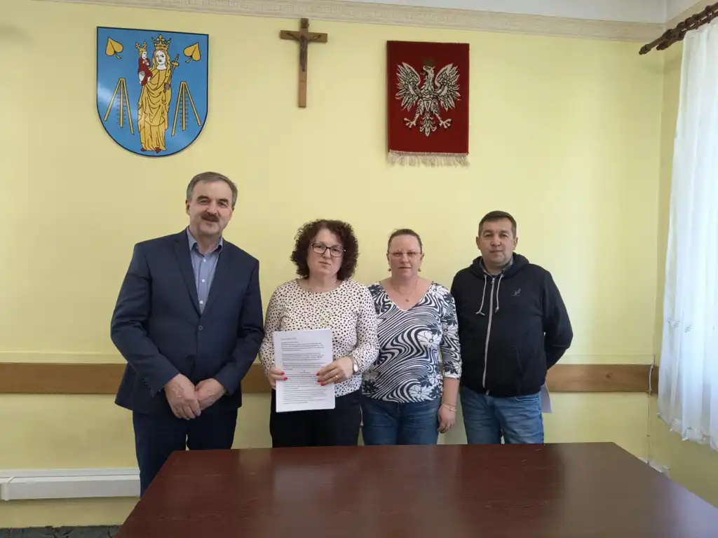 Nowy parking w Lipinkach coraz bliżej. Podpisano umowę na drugi etap inwestycji