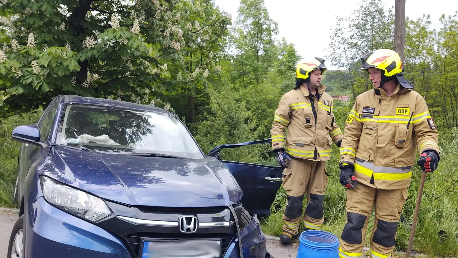 Wypadek w Jamnicy. Ciężarówka zderzyła się z osobówką. Jedna osoba trafiła do szpitala