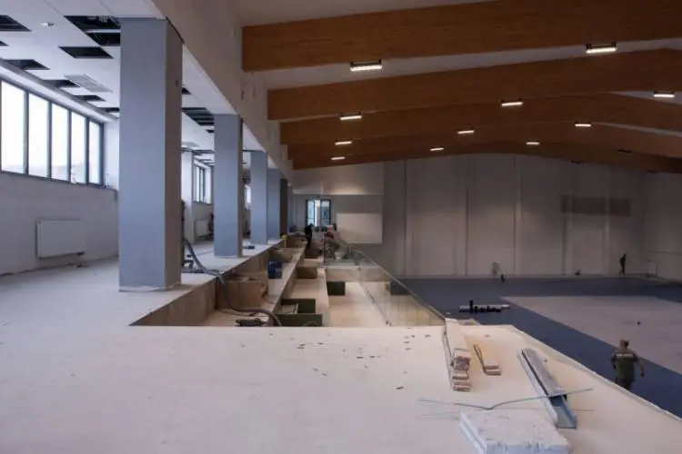 Kończy się budowa hali sportowo-widowiskowej w Korzennej