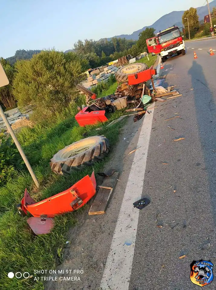 Wypadek w Jazowsku. Ranny traktorzysta trafił do szpitala