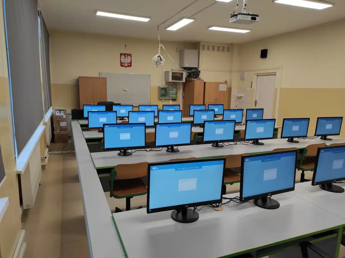 8 pracowni komputerowych dla chełmieckich szkół