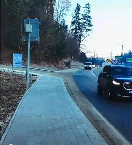Barska z nowym chodnikiem i kanalizacją deszczową