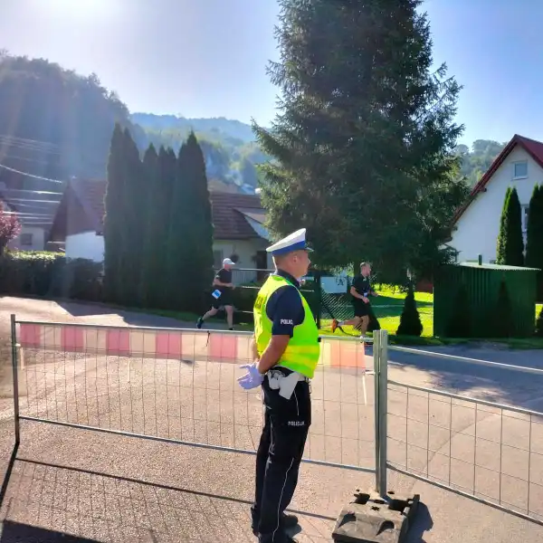 Policjanci z Nowego Sącza i okolicznych miejscowości dbali o bezpieczeństwo i porządek podczas 14. Festiwalu Biegowego