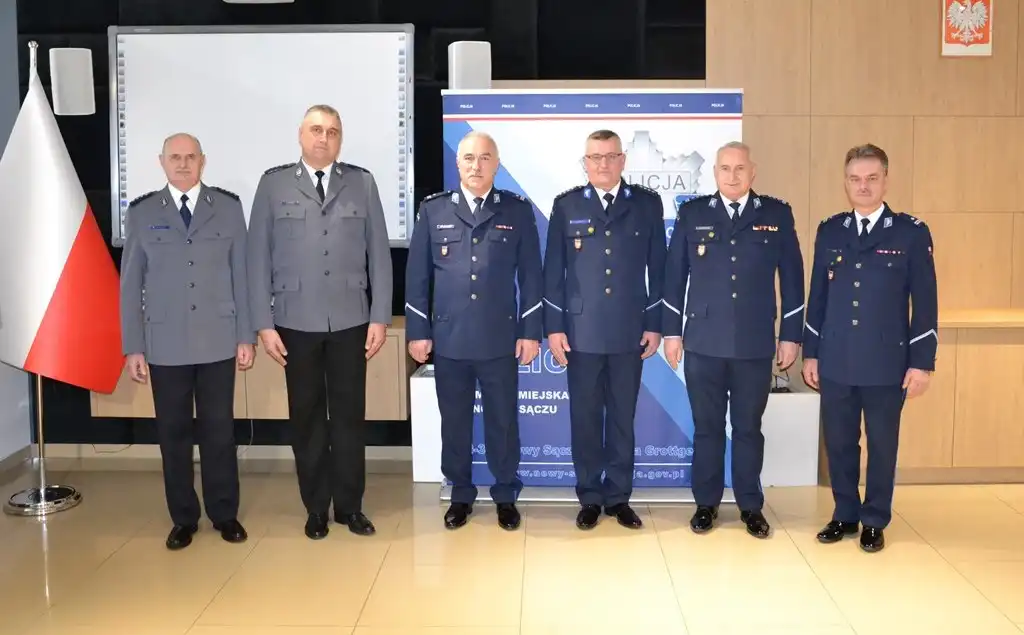 Zmiany kadrowe w Komisariacie Policji w Łososinie Dolnej. Uroczystość pożegnania i powołania nowych liderów