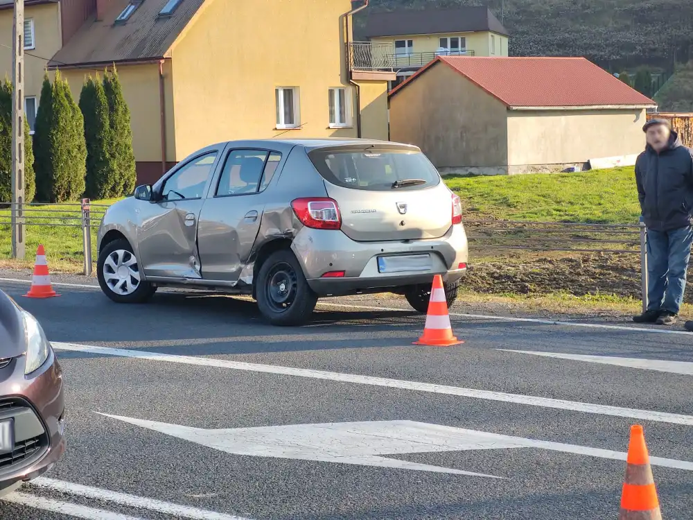 Wypadek w Paszynie. Na DK 28 zderzyły się dwa samochody