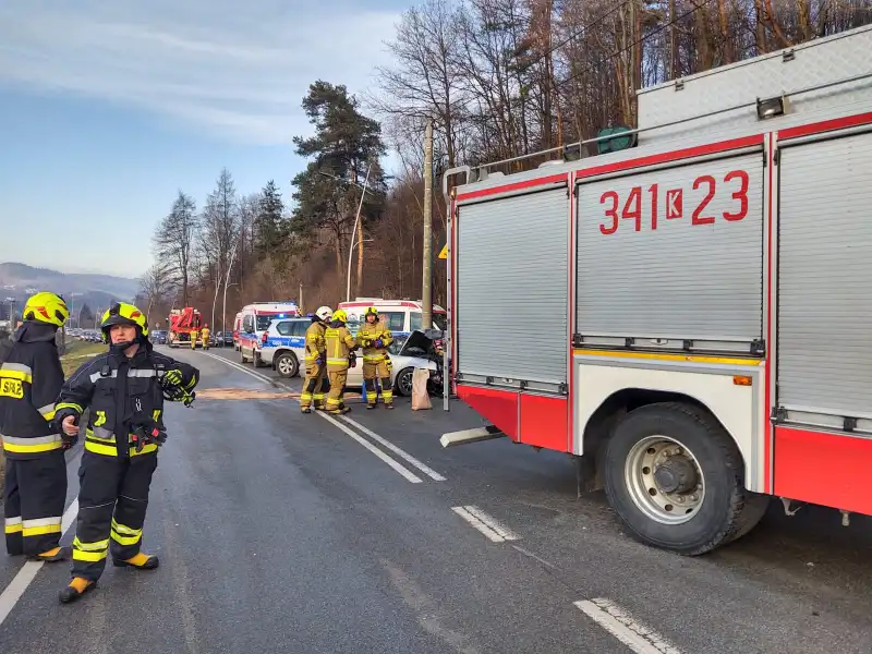 Wypadek w Nowym Sączu. Cztery osoby poszkodowane