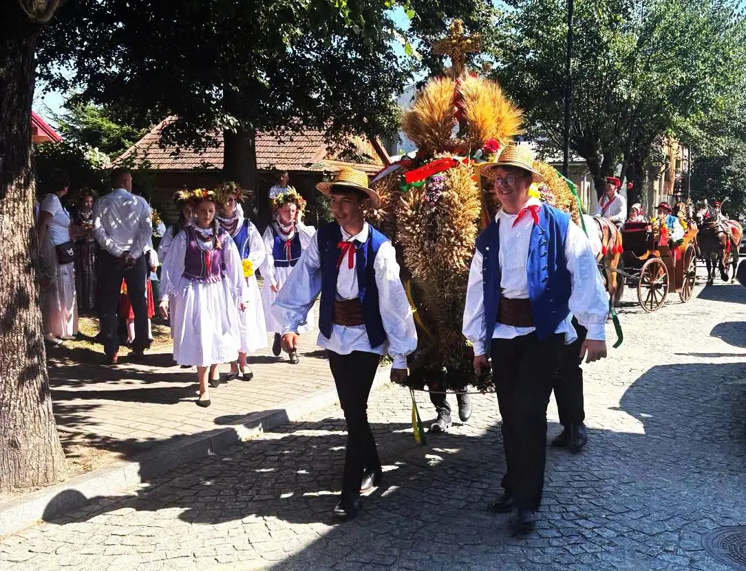 Tętent koni, wieńce i parada przez Rynek. Dożynki w Strzeszynie miały wyjątkową oprawę