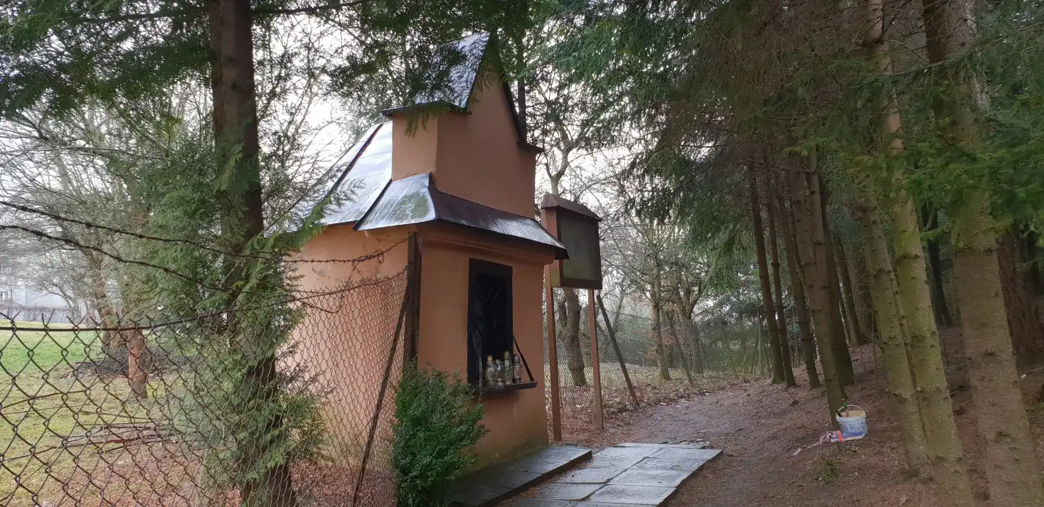 Podegrodzie. Renowacja kapliczki Matki Boskiej Pocieszenia. Historyczny zabytek uratowany