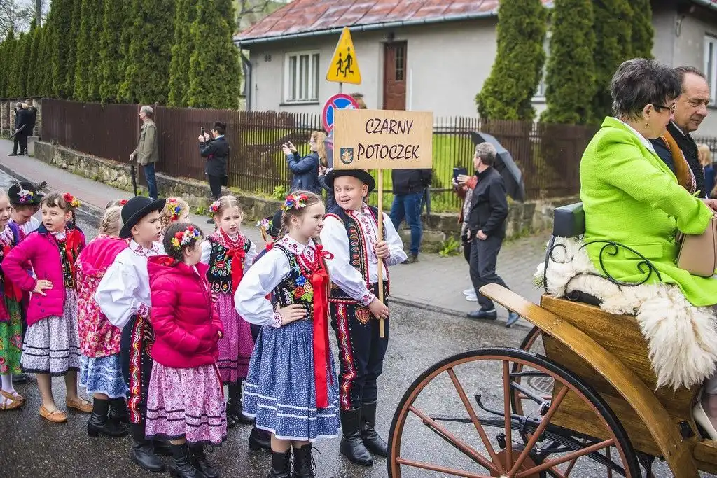 Niedzielne obchody Święta Kwitnącej Jabłoni w Łącku