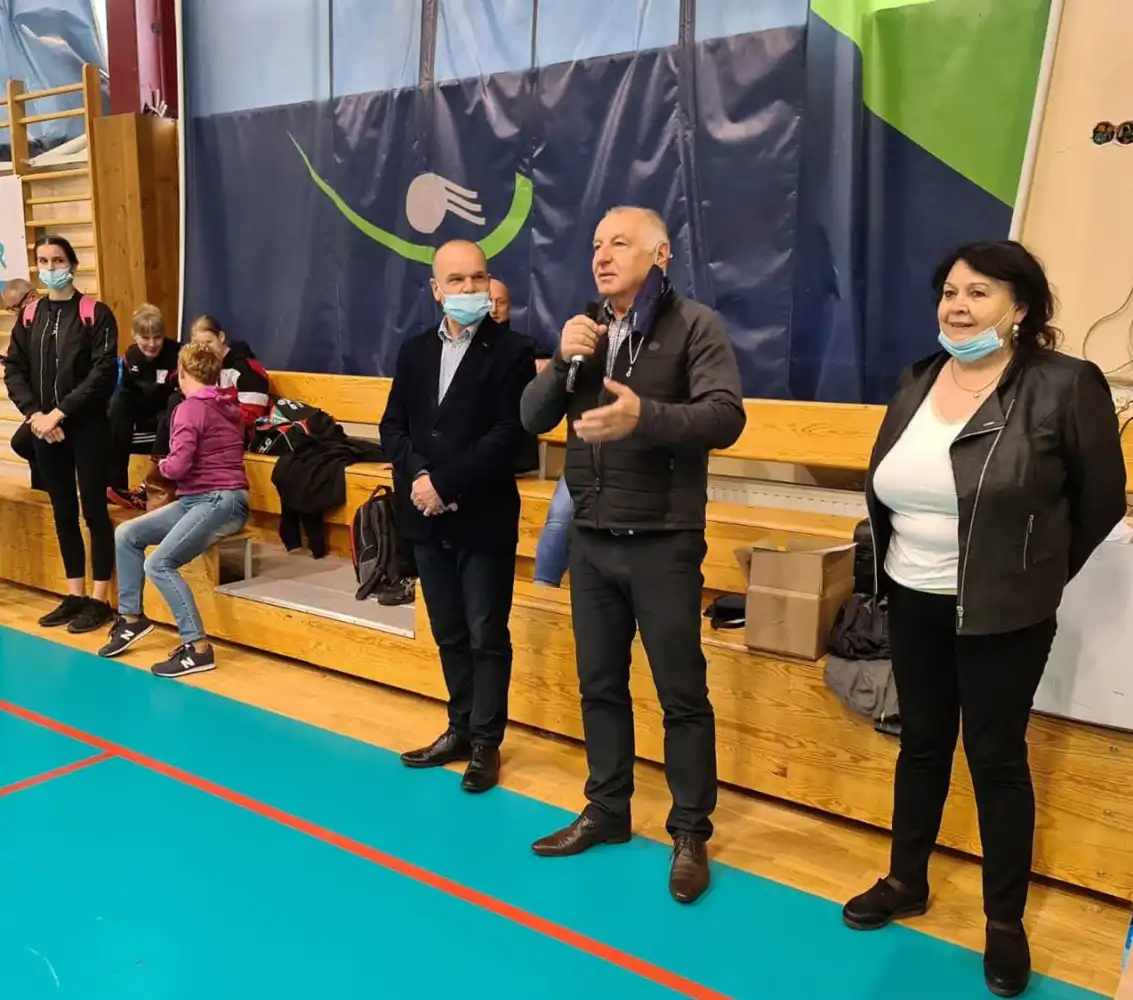Muszyna: finałowe rozgrywki Województwa Małopolskiego w mini piłce siatkowej dziewcząt dwójki „Kinder”