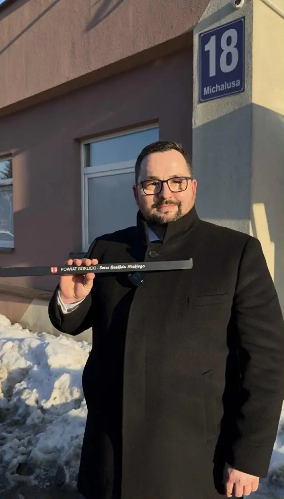 „Serce Beskidu Niskiego” na Twoim samochodzie. Nowa inicjatywa powiatu