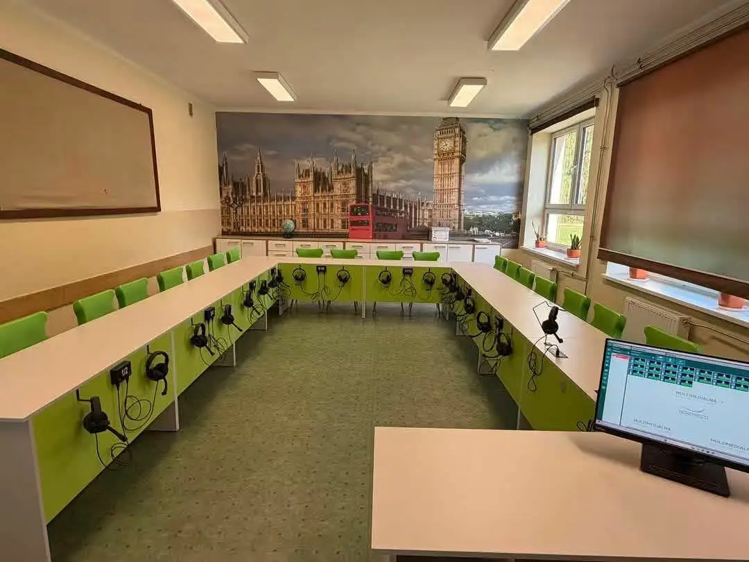 Tak teraz będą uczyć się języków w Przydonicy. Szkoła ma nowoczesną pracownię z 20 stanowiskami