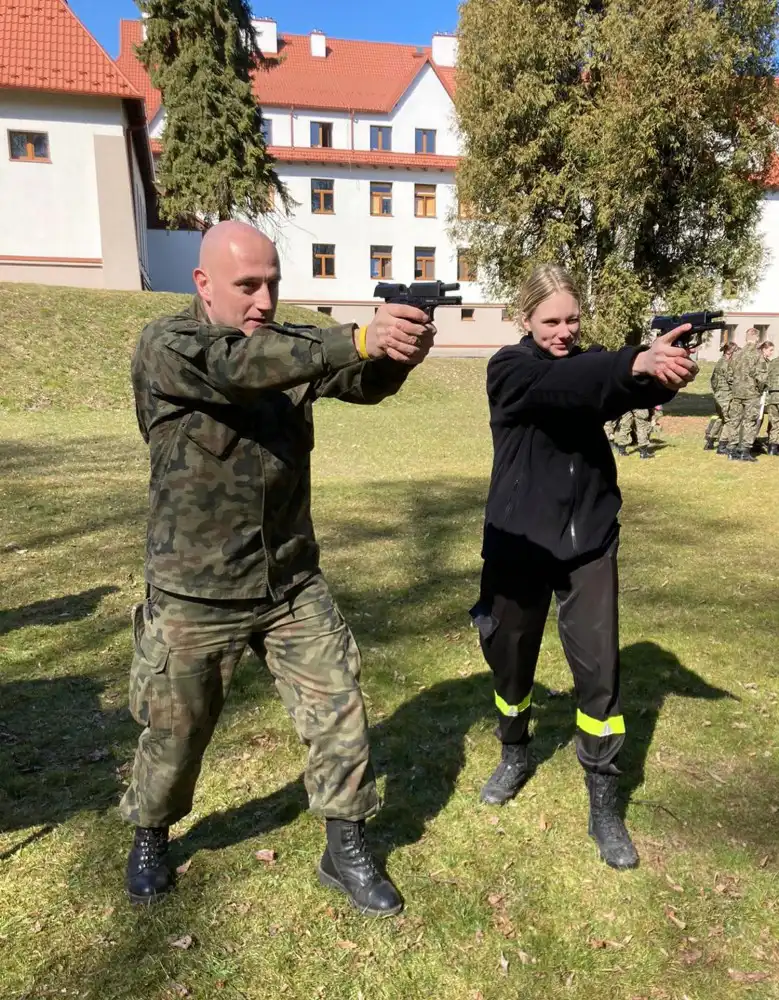 Uczniowie ZS w Marcinkowicach uczestniczyli w zajęciach szkoleniowych z żołnierzami 11 MBOT z Krakowa