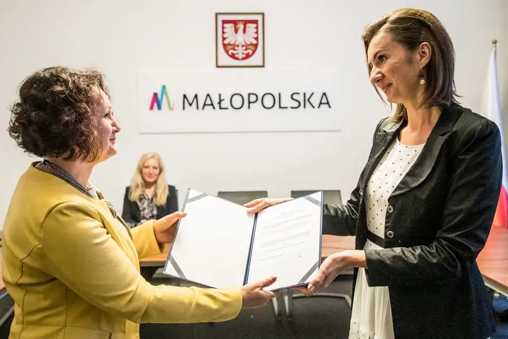 Nominacje dla dyrektorów małopolskich szkół i bibliotek wręczone