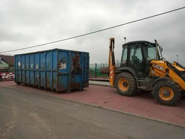 Od rana trwają prace porządkowe po wczorajszej wichurze nad Librantową