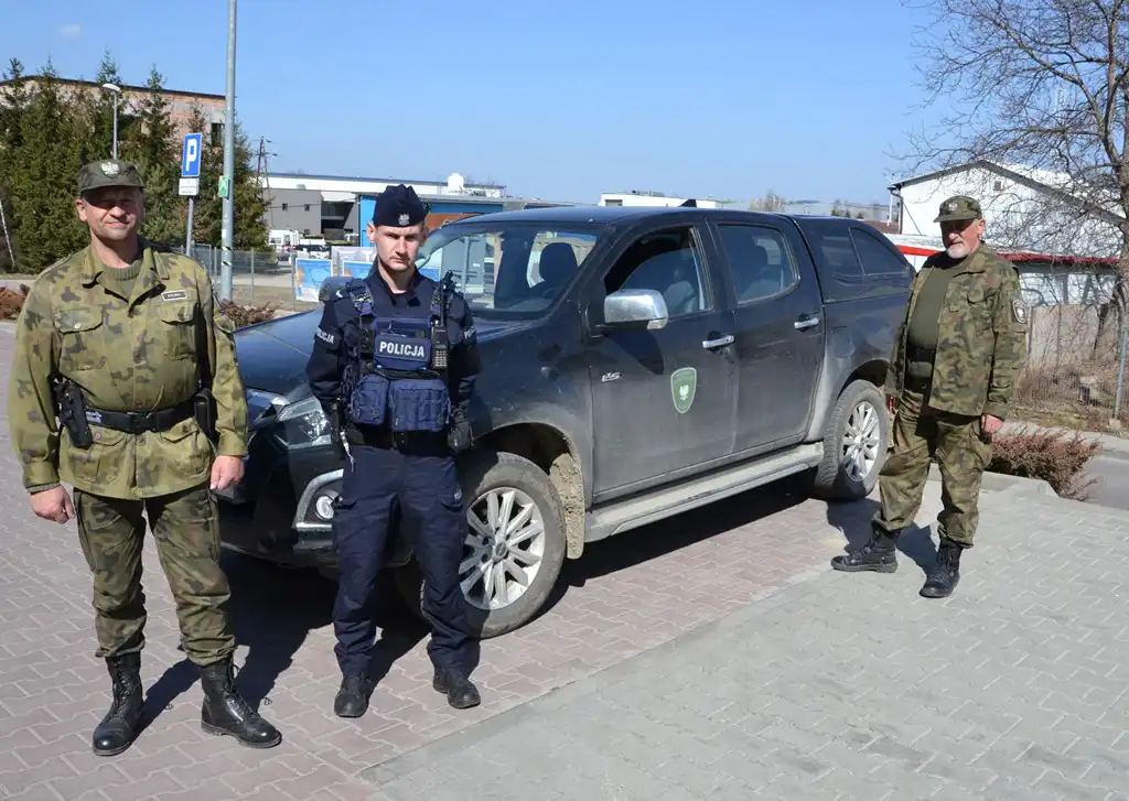 Wspólne patrole sądeckiej Policji oraz Państwowej Straży Rybackiej w Krakowie, nad Dunajcem