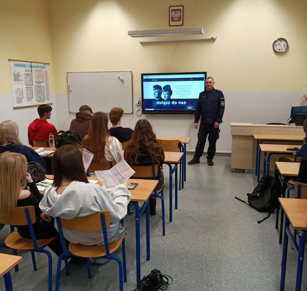 Czy wybiorą mundur. Policjanci przekonują młodzież