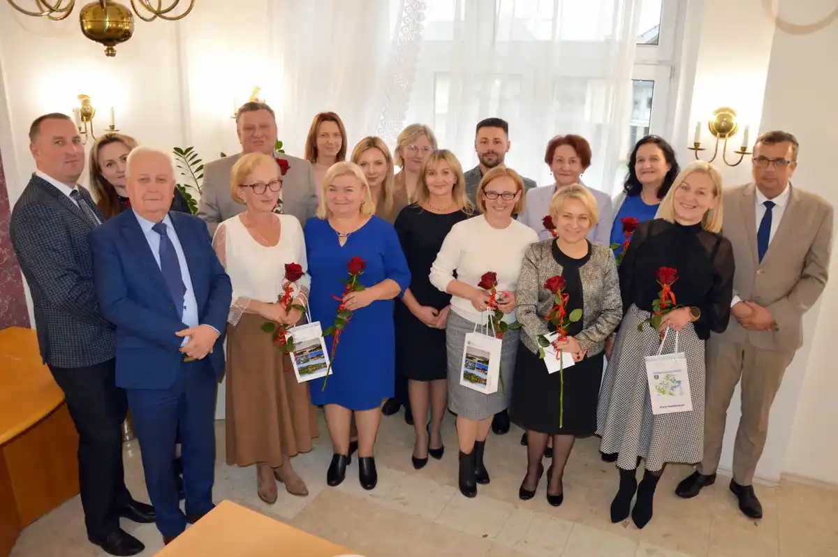 Dzień Edukacji Narodowej w Gminie Łososina Dolna. Podziękowania i nagrody dla dyrektorów
