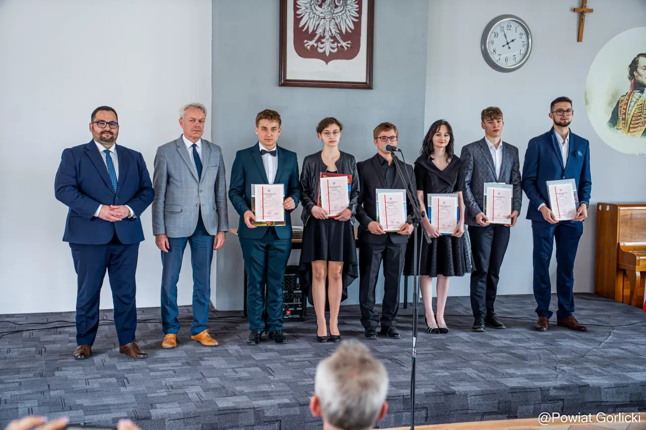 Uroczyste pożegnanie maturzystów w Gorlicach z udziałem starosty