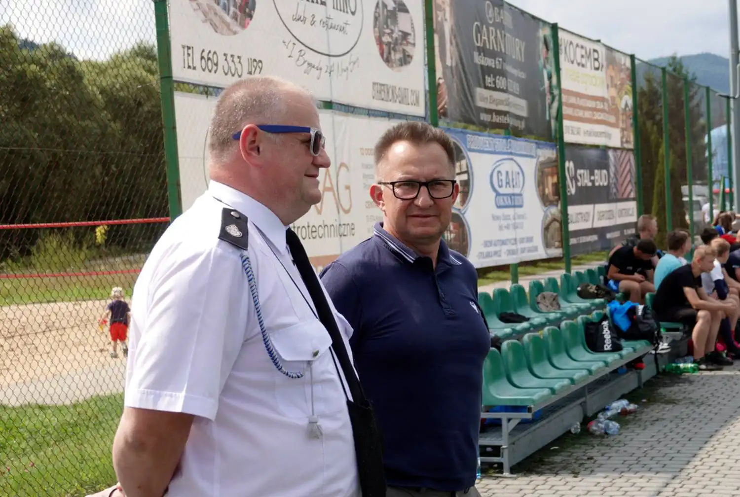 Młodzieżowa Drużyna Pożarnicza z Binczarowej z pucharem w VIII Powiatowym Turnieju Piłki Nożnej