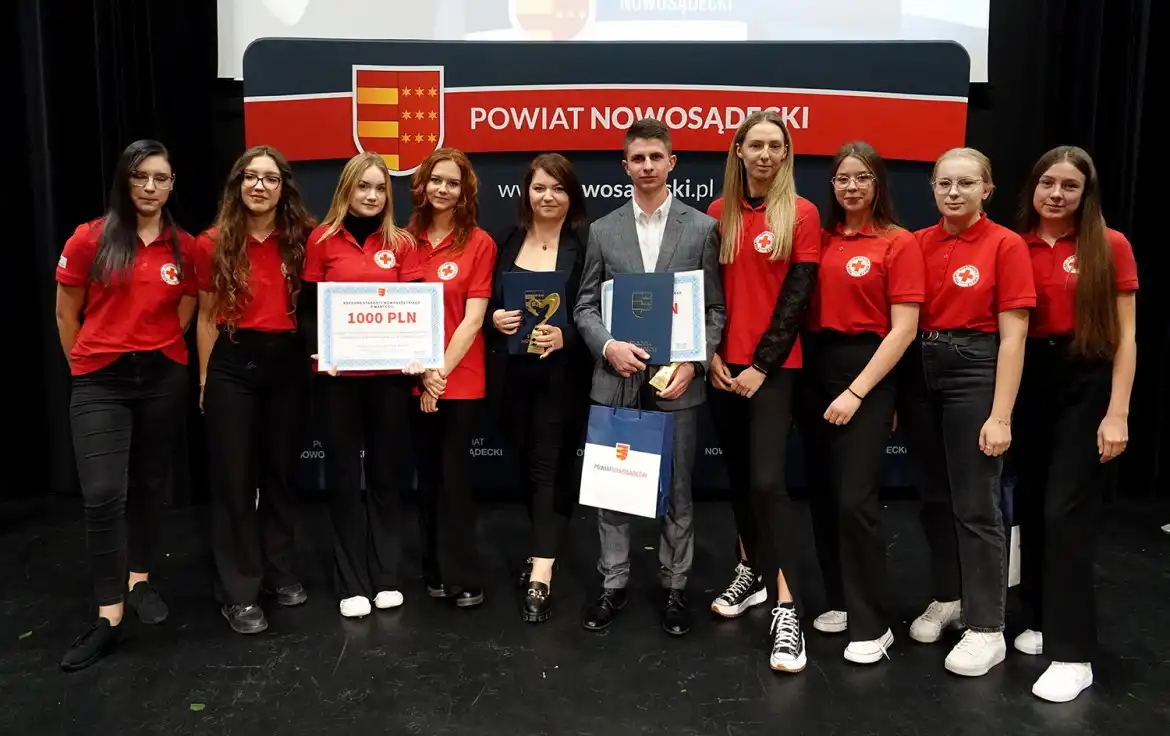 Gala „Sądeckie Oblicza Wolontariatu”. Starosta nagrodził wolontariuszy zaangażowanych w niesienie pomocy innym