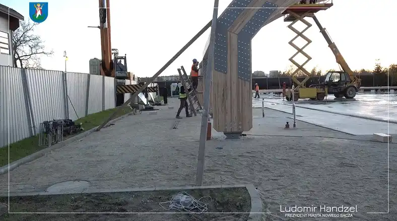 Trwa budowa krytego lodowiska w Nowym Sączu